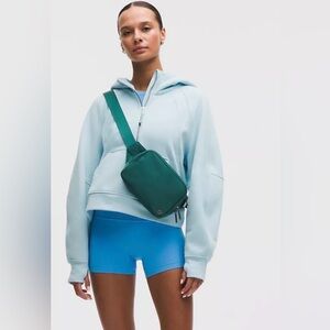 NWOT Lululemon Everywhere Belt Bag